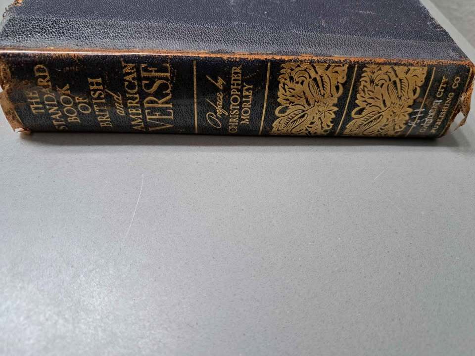 Vintage 1932 first edition The Standard Book of British & American Verse. English & American poetry