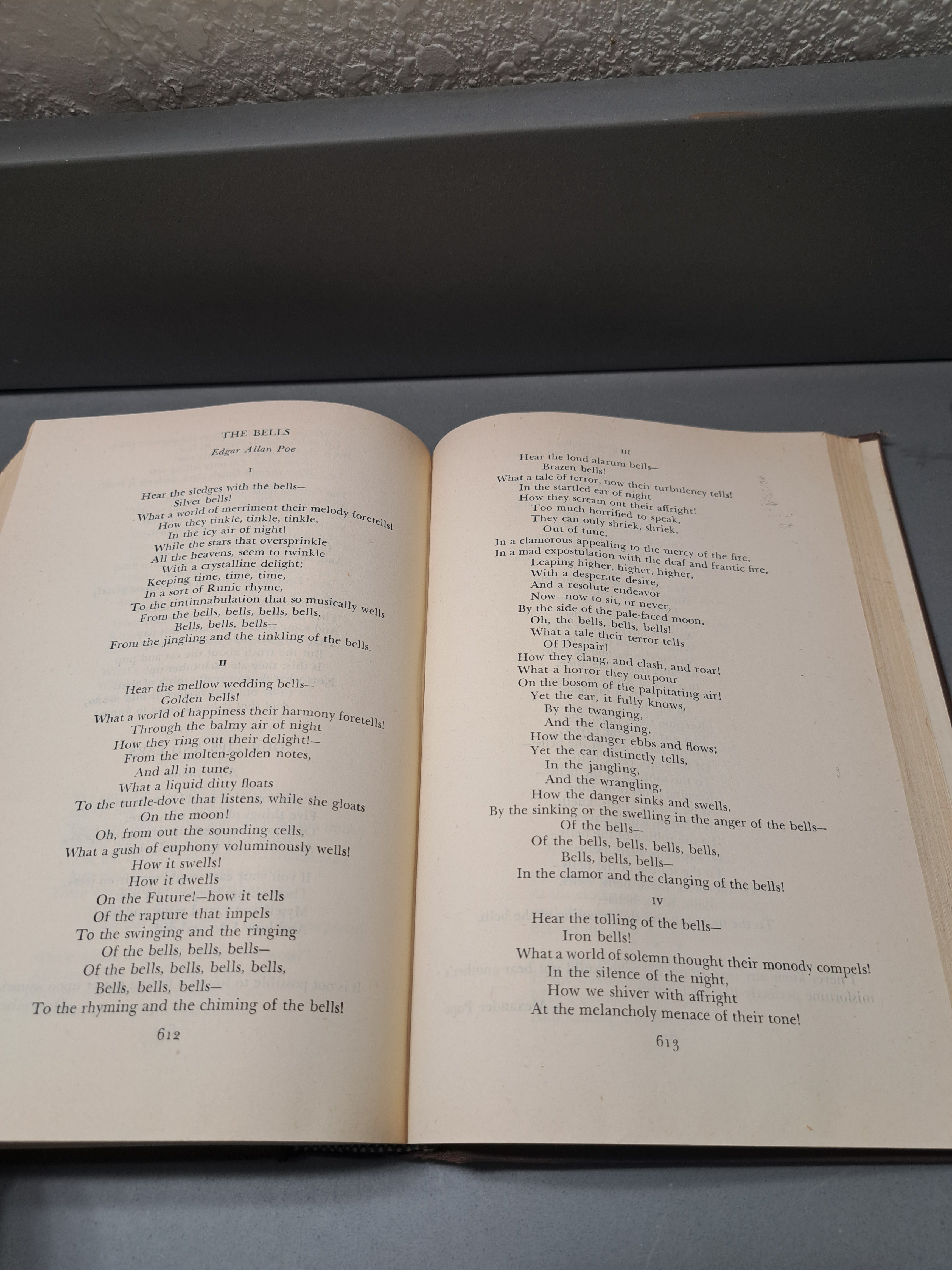 Vintage 1944 A Treasury of the Familiar edited by Ralph L Woods