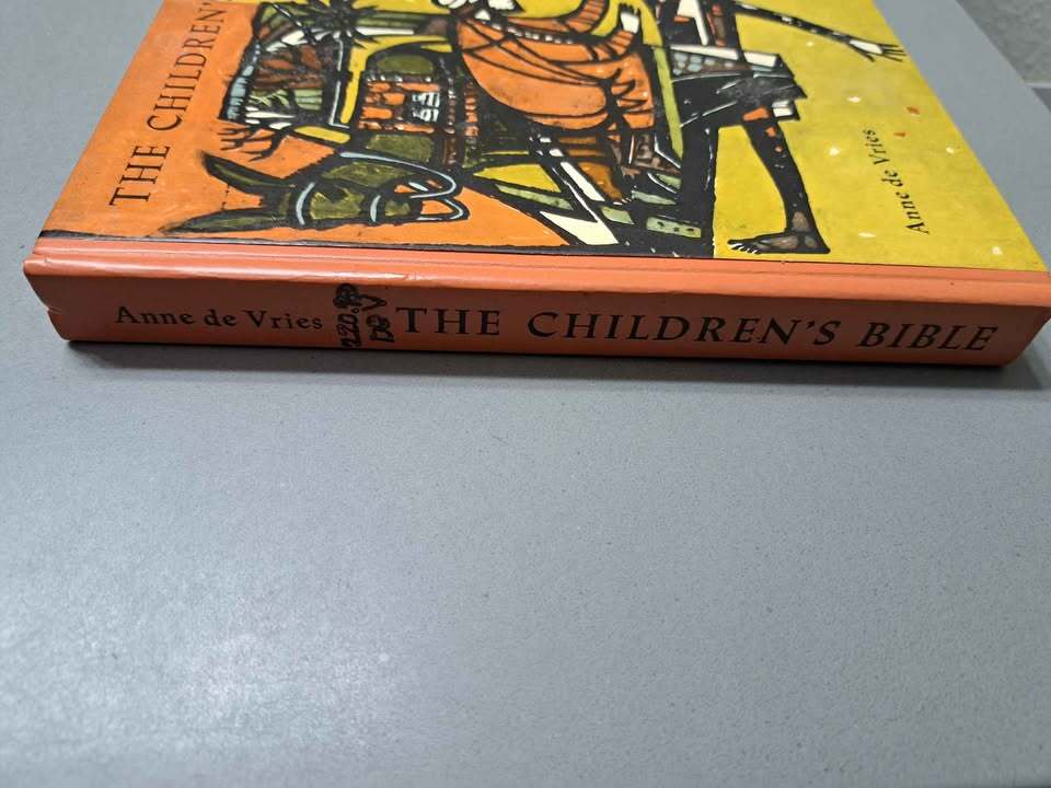 Vintage The Children's Bible by Anne De Vries (hardcover)