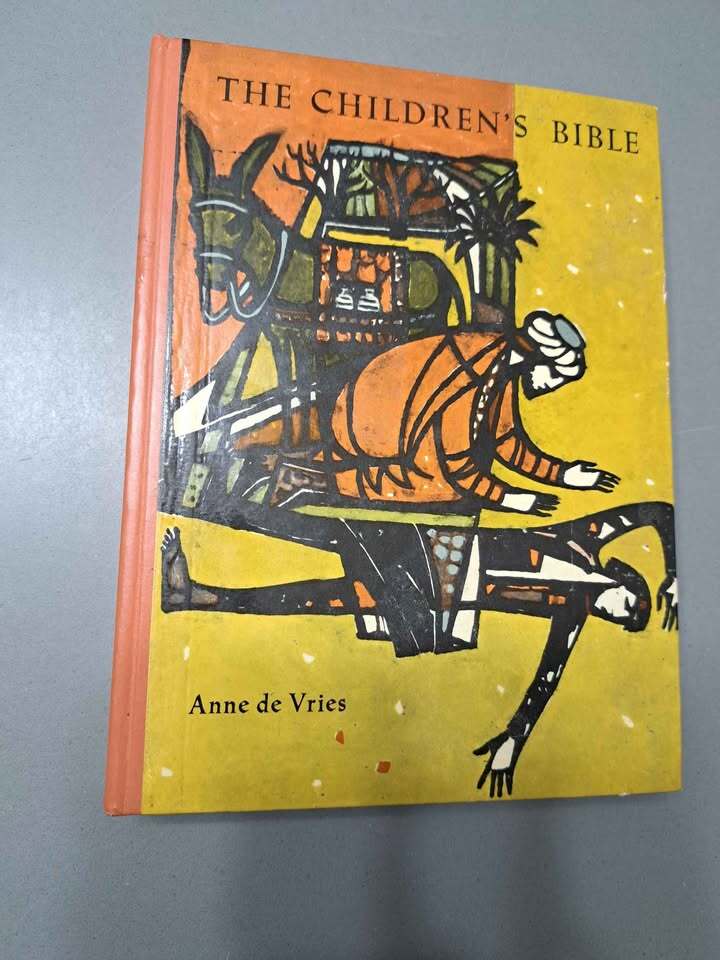Vintage The Children's Bible by Anne De Vries (hardcover)